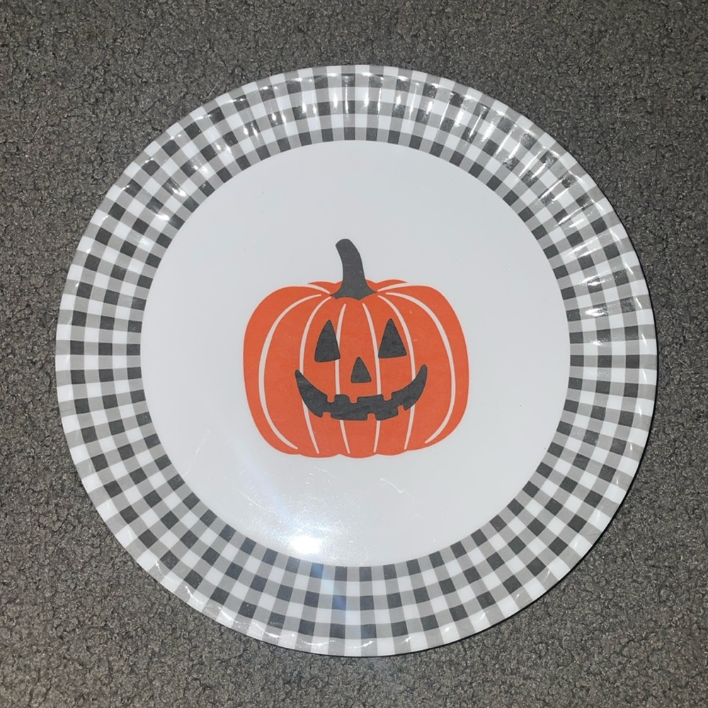 Shabby chic Halloween pumpkin jack-o’-lantern gingham plates